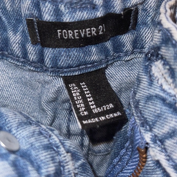 Distressed shorts - Picture 3 of 3